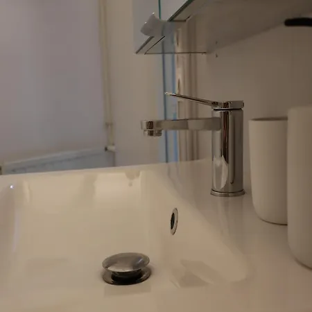 Charme Et Confort Dans Le Centre-ville De Quartier Calme - Lares Falaise (Calvados)