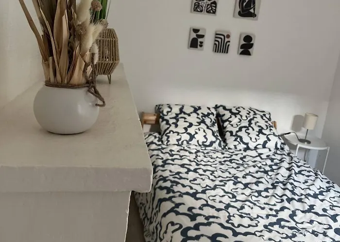 Charme Et Confort Dans Le Centre-ville De Quartier Calme - Lares Falaise (Calvados)