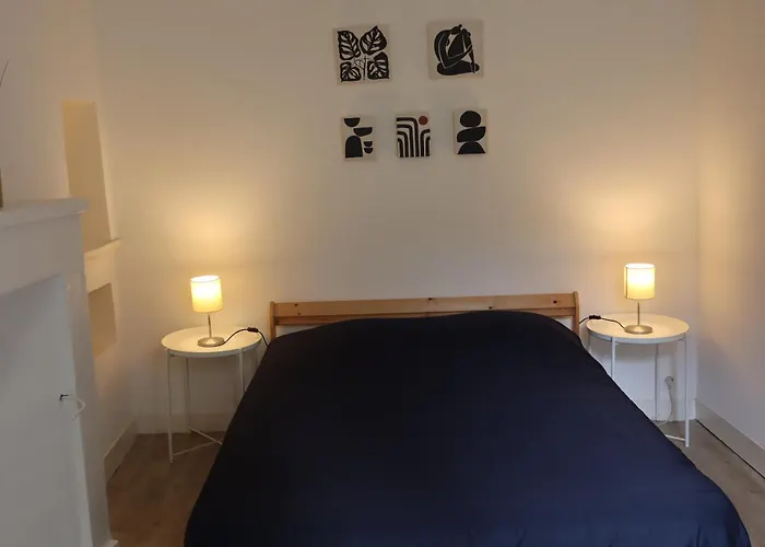 Charme Et Confort Dans Le Centre-ville De Quartier Calme - Lares